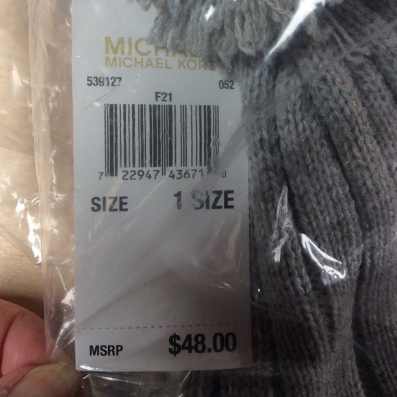 NWT Michael Michael Kors Gray Knit Beanie Pom Pom MK OS Hat New $48. - Picture 3 of 10